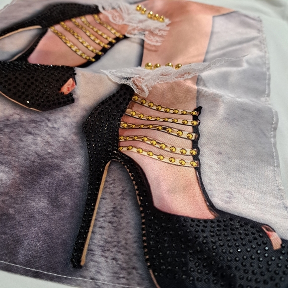 Ruffles & Heels Top Size 3X - Picture 2 of 9